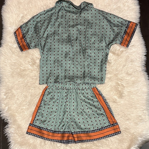 🍊 Patterned Pajama Set 🍊 - Picture 5 of 5